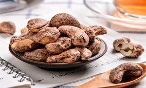 为什么我们买到的腰果一般都是没有壳的