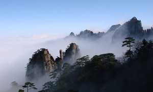 横看成岭侧成峰，远近高低各不同一诗写的是哪座山