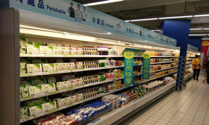 去超市挑选冷链食品时